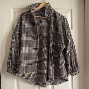 Oversized Plaid Button-Up Shirt/Flannel in Black and Tan Size S